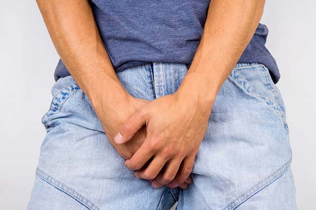 persona con dolor en la zona pélvica