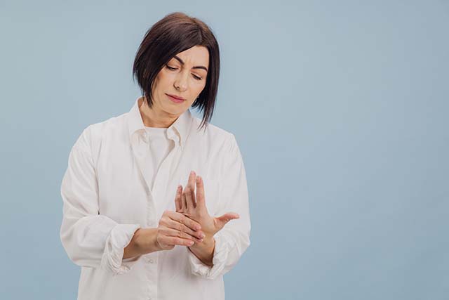 mujer con parestesia