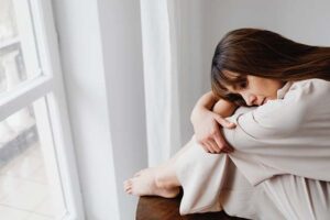 persona sufriendo un trastorno afectivo estacional