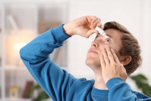 persona con ojo seco